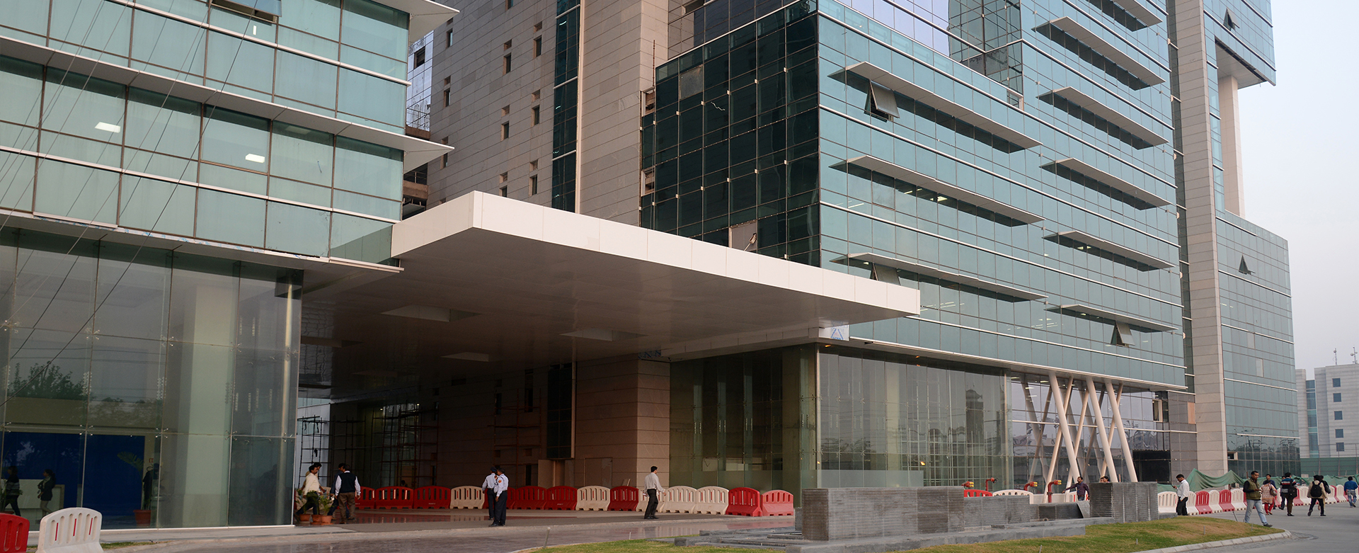 HCL in Noida- L&T Construction