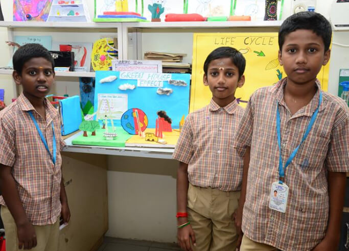 Students in laboratory- L&T Construction