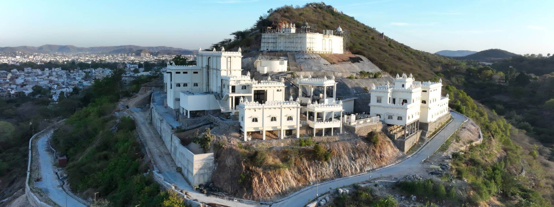 A famous lakeside heritage smart city